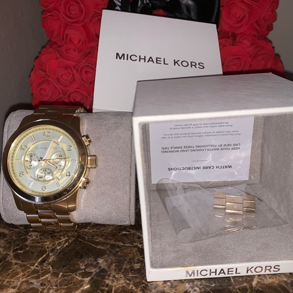 Like new Michael Kors gold tone watch - Picture 1 of 3